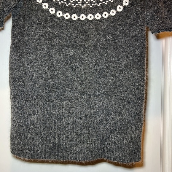 Leo and Ugo gray sweater with flower and crystal detail. Sz 1 - Picture 5 of 7